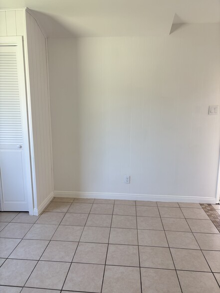 Primary Photo - 507 N Albertson Ave