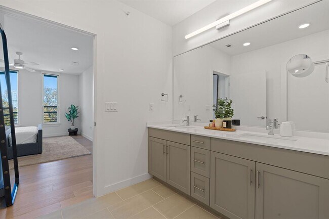 Building Photo - 1600 S 1st St