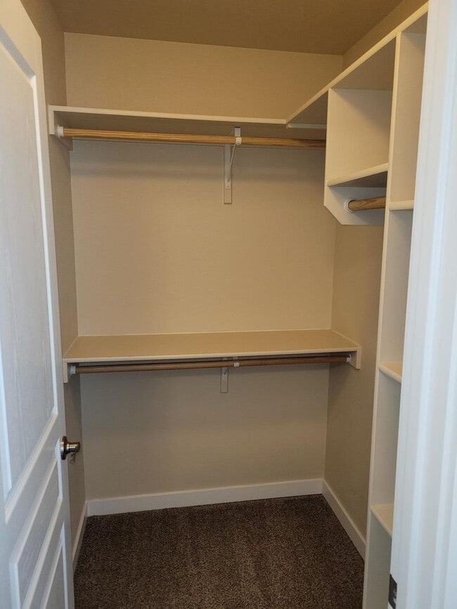 Building Photo - Outstanding Location with Community Pool!