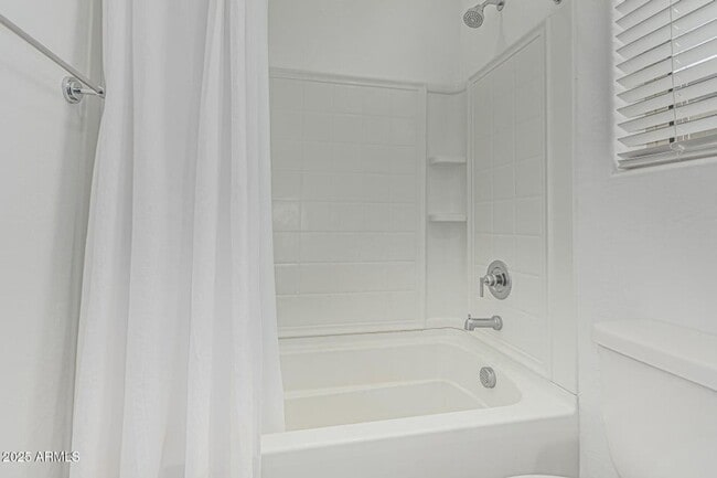 Building Photo - Newer Built 3 Bedroom/2 Bath Single Level Home in Queen Creek! Community Pool, Splash Pad, Lakes ...