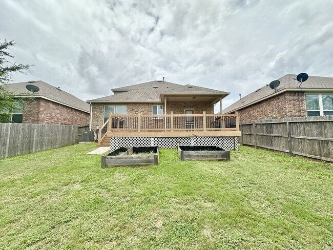 Building Photo - 14023 Laurel Br