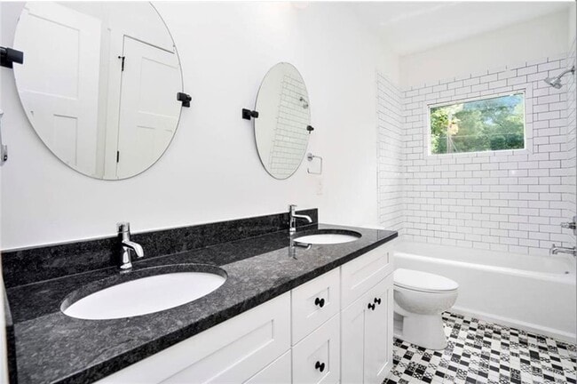 Building Photo - 178 Richardson St SE