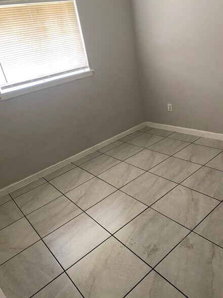 Building Photo - 8019 Beech Cove Ln