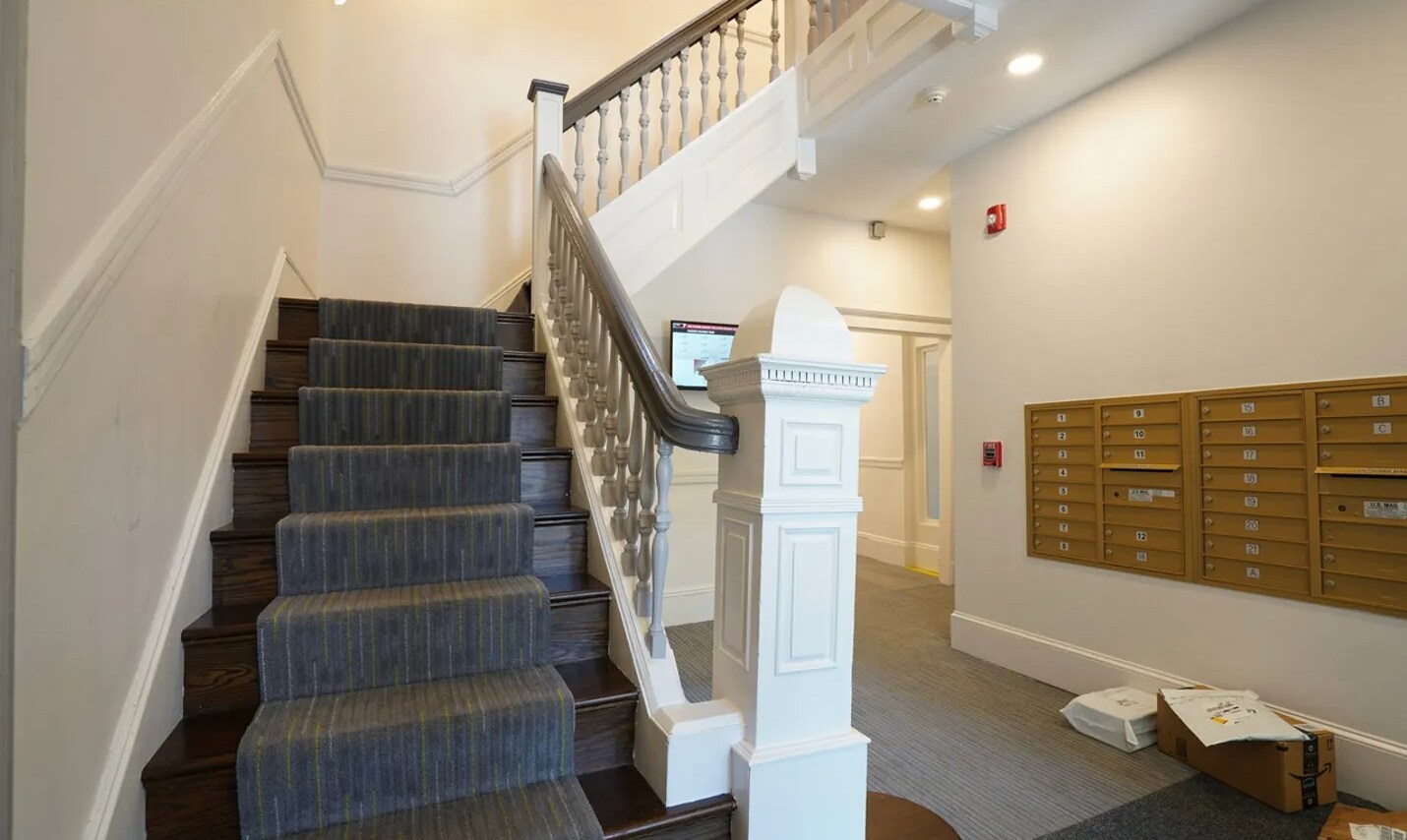 Building Photo - 51 Queensberry St