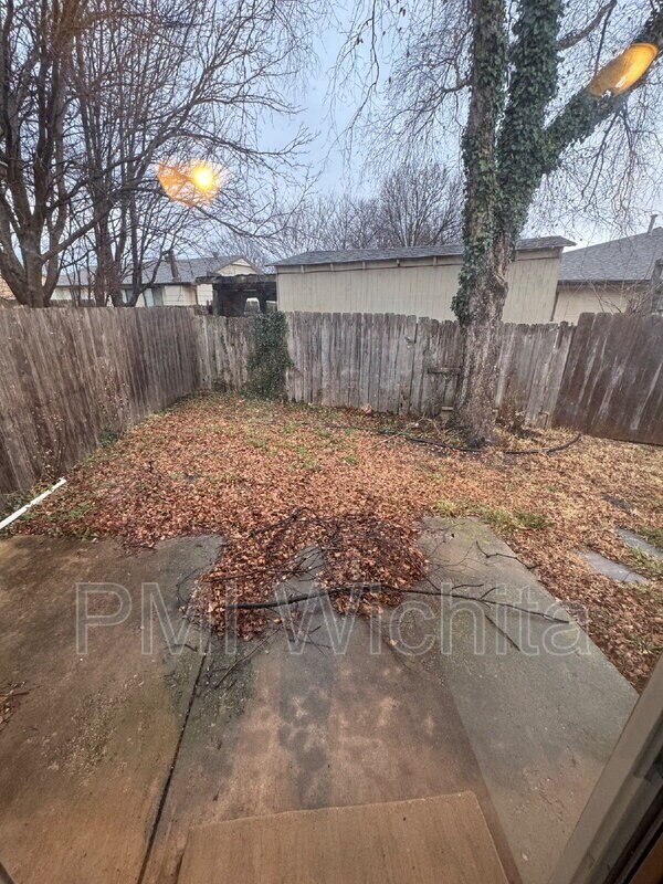 Building Photo - 1832 S Griffith St