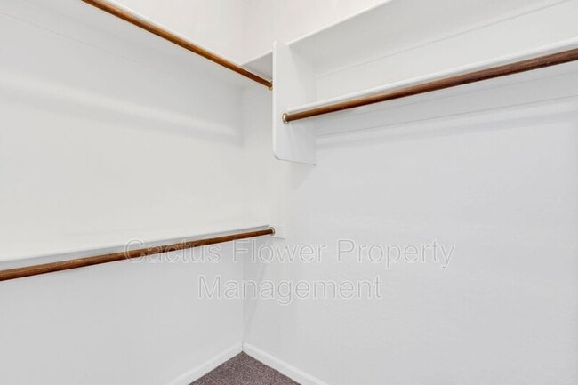 Building Photo - 1811 W Maplewood Pl