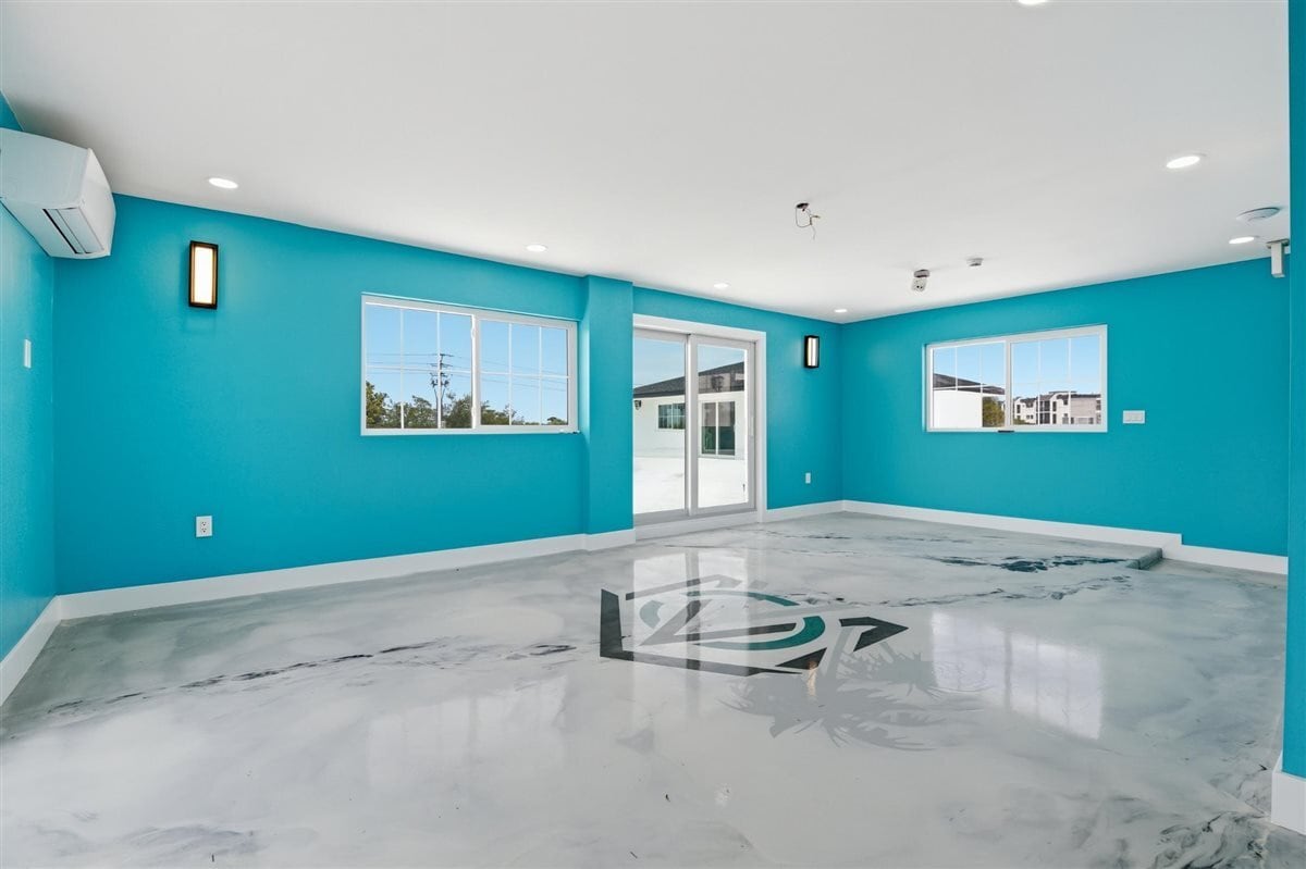 Building Photo - 3704 Broadway