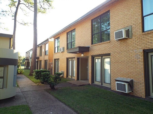 Building Photo - 3629 N MacGregor Way