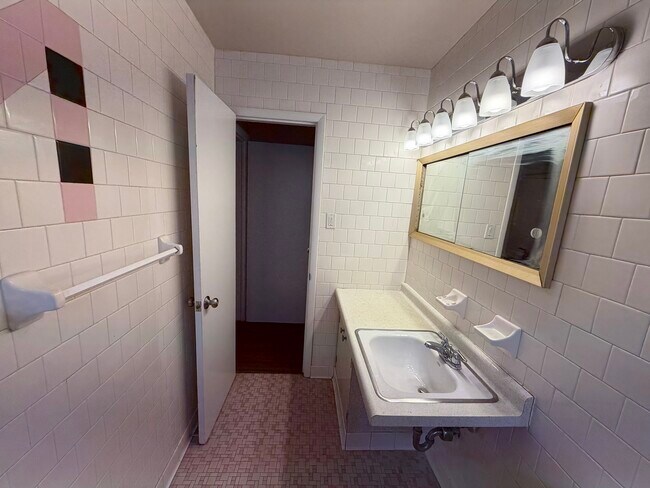 Building Photo - 3004 Property