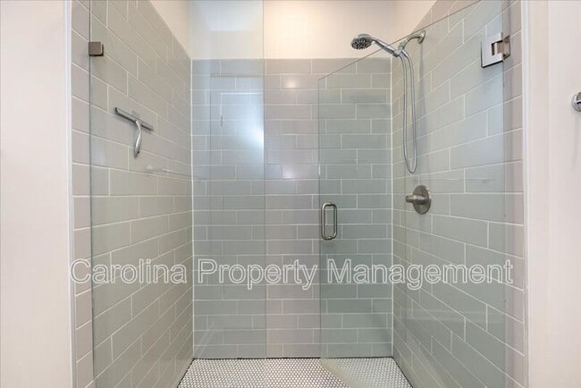 Building Photo - 3630 N Davidson St