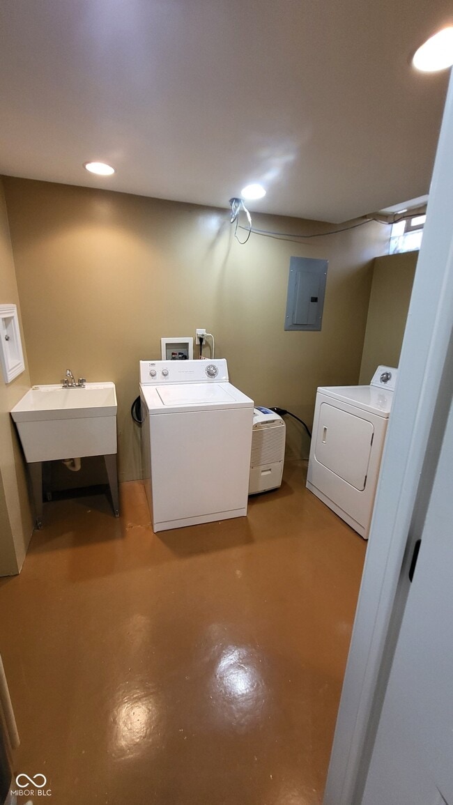 Building Photo - 1924 N Talbott St