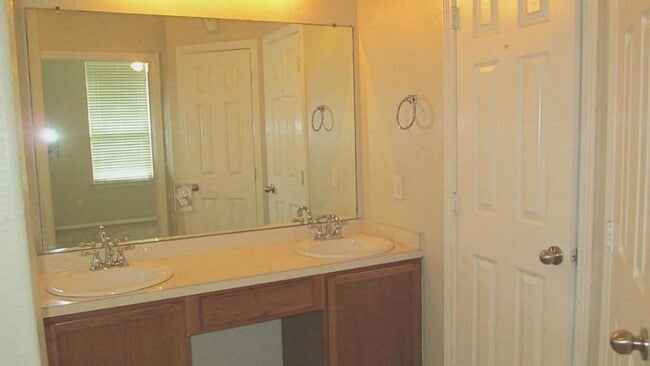 Building Photo - 7905 Diamond Oak Dr