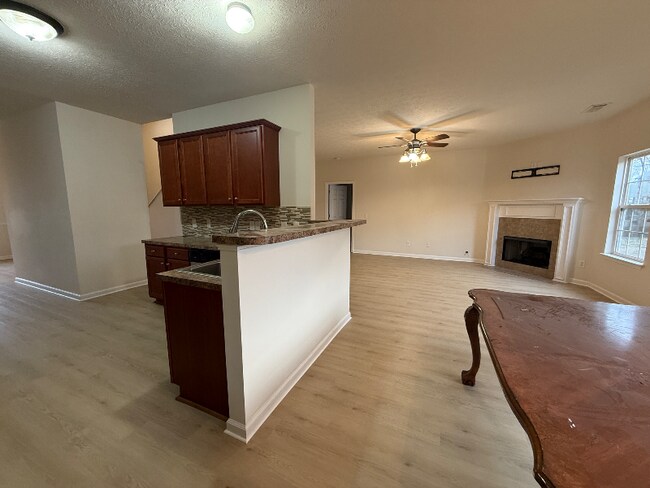 Building Photo - 102 Privett Ct