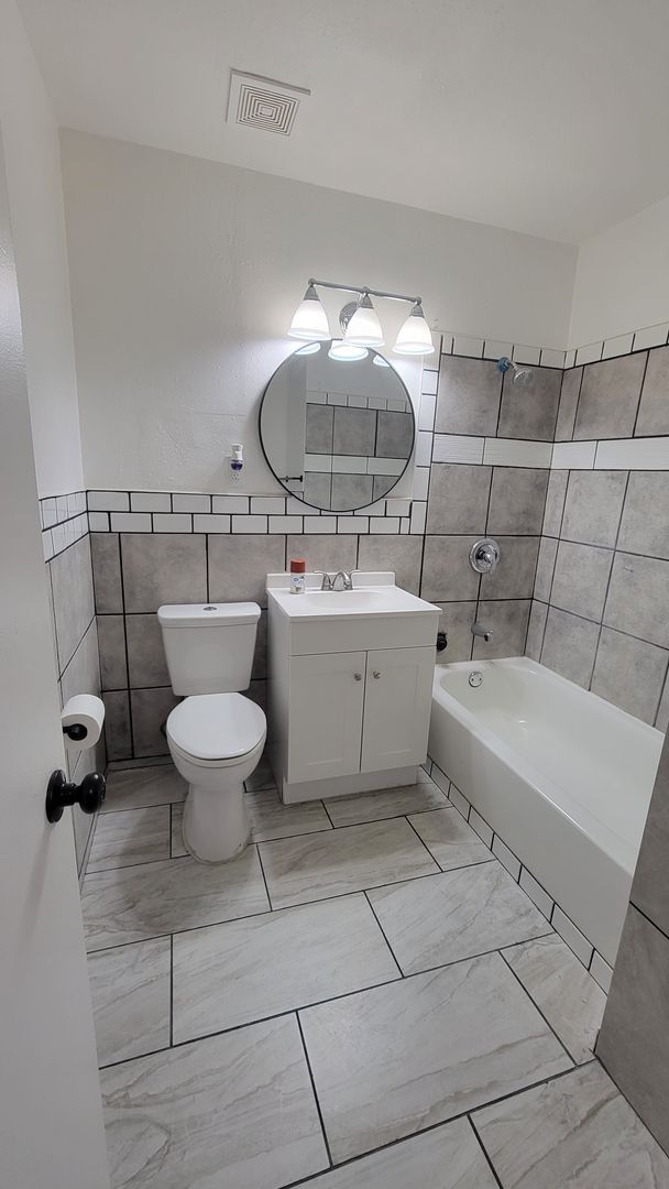 Building Photo - 2904 Marlin Ave