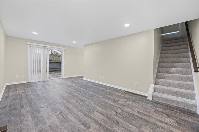 Building Photo - 49 Bucklebury Hill