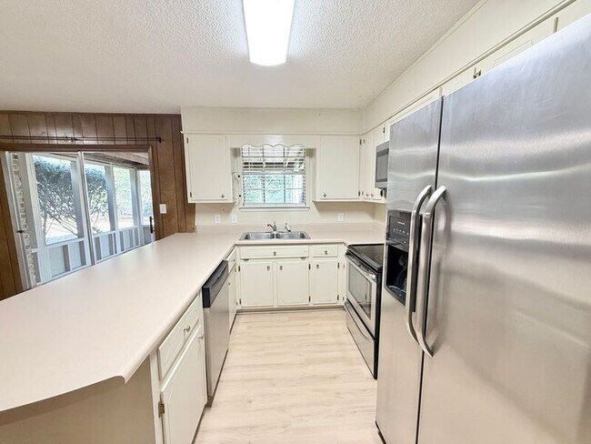 Building Photo - 6486 Kembro Rd