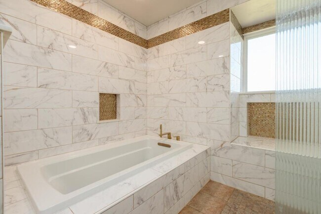 Building Photo - 91-1048-1048 Panapanapuhi St