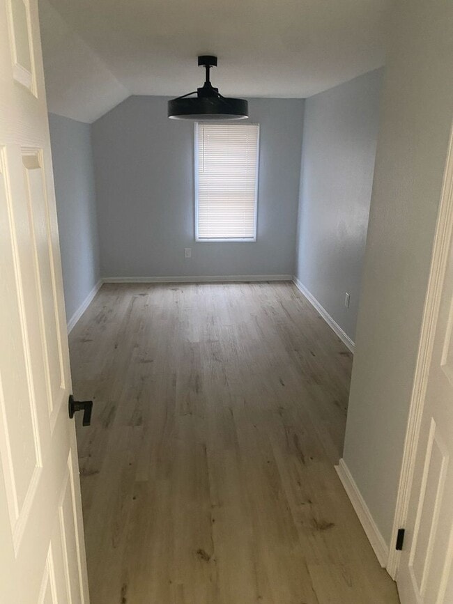 Building Photo - 4093 E 66th St