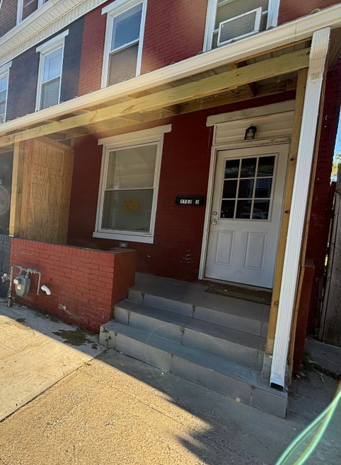 Building Photo - 1702 1/2 Walnut St