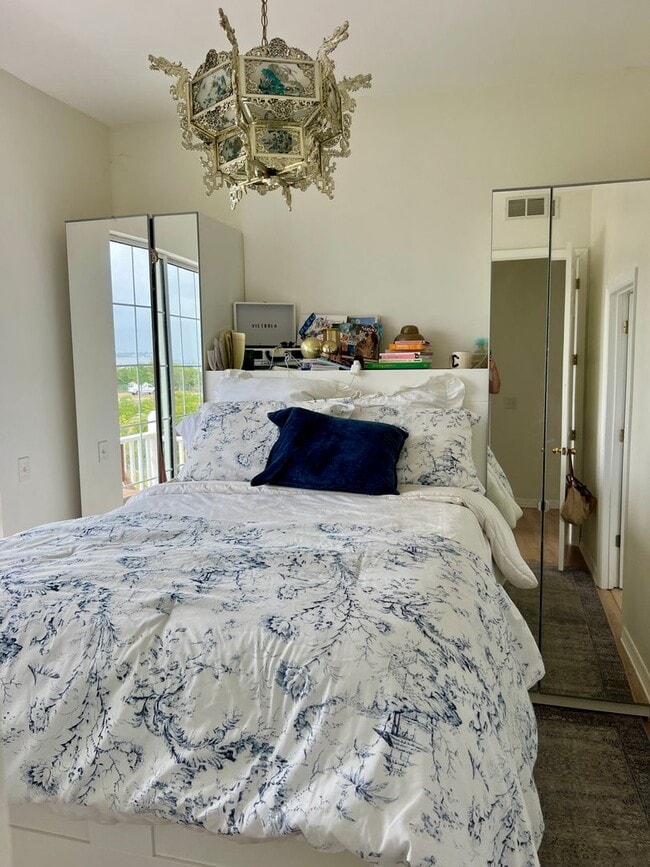 Building Photo - Live on a private island!- Bradenton, FL