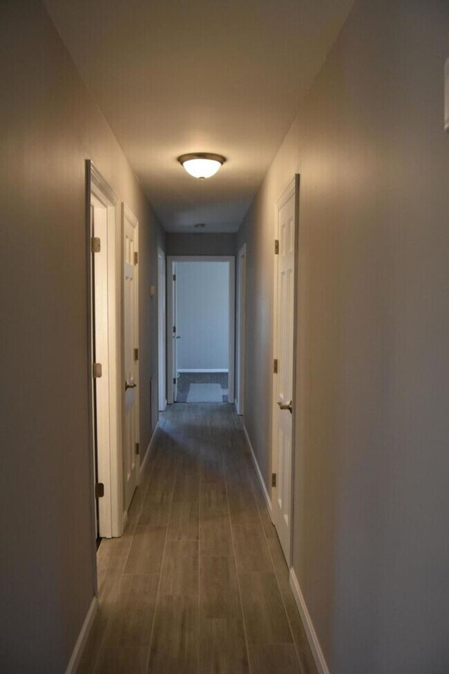 Building Photo - 4BR/3BA | Newly Renovated Single Family Home | Large backyard | In West Knoxville!