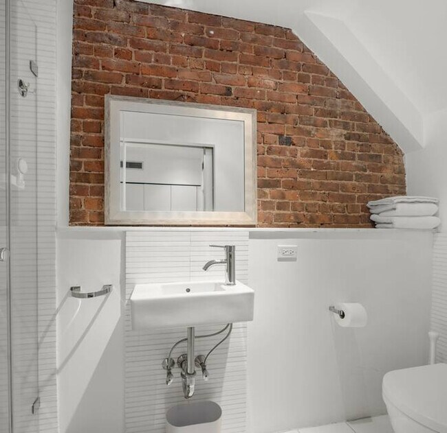 Building Photo - 354 Bowery-SI ID1035006P