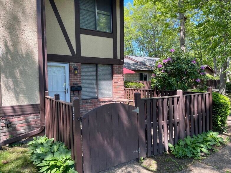 Sagamore Hills Development - 158 Cambridge Dr