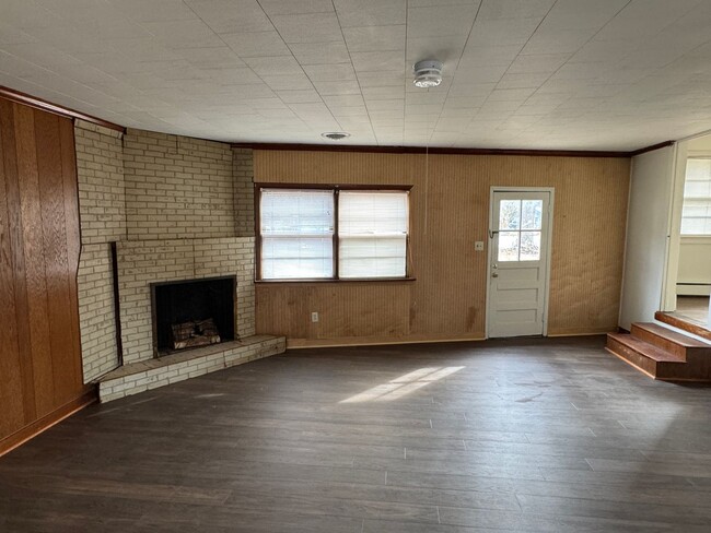 Building Photo - Spacious Rancher in Sandston area