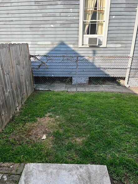 Building Photo - 2703 3rd St