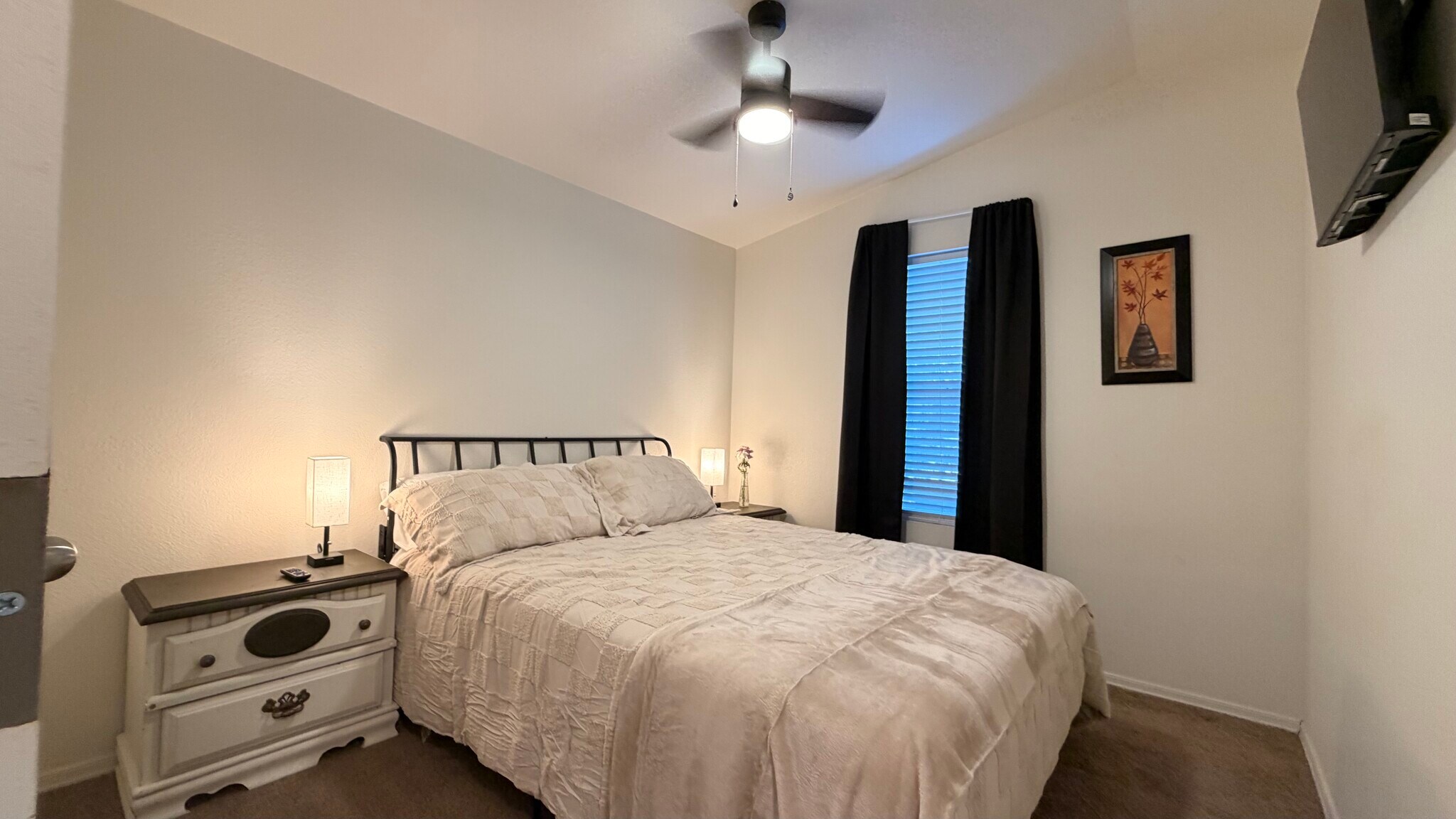 Guest Bedroom - 1001 E Owens