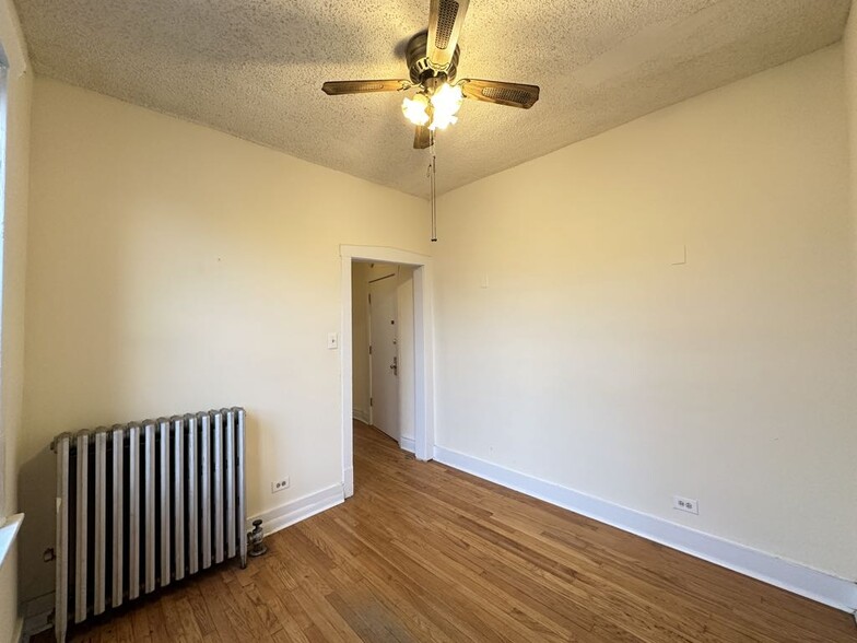 Building Photo - 1542 N Kedzie Ave