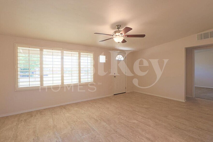 Building Photo - 1124 W Cinnabar Ave