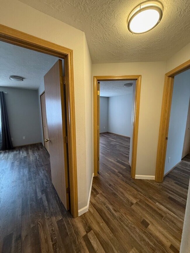 Building Photo - Single Level House - Move-in Ready Early July