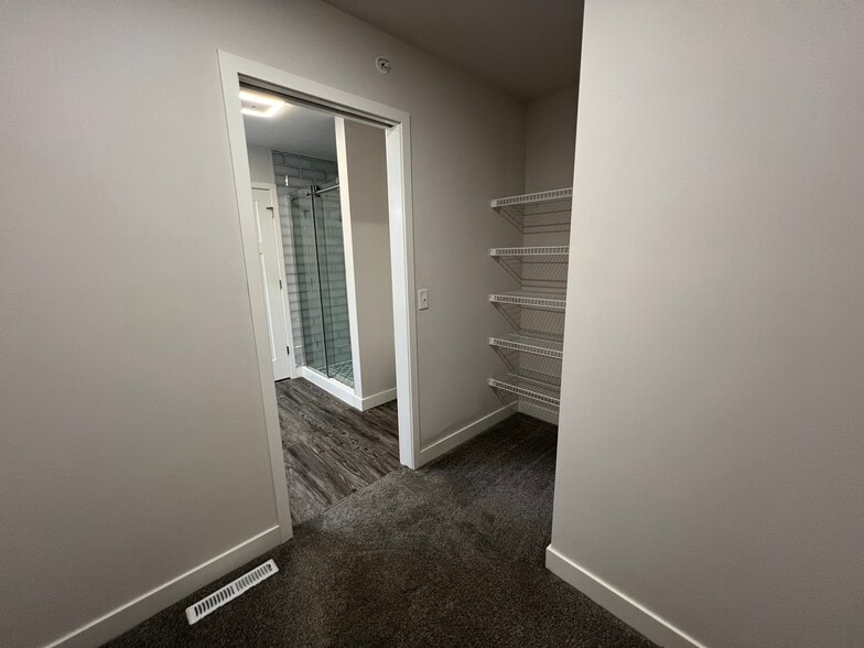 Building Photo - 5521 Prairie Place Dr
