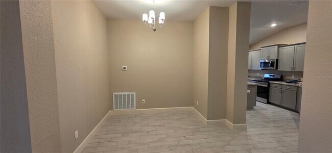 Building Photo - 3107 NE 46th Ave