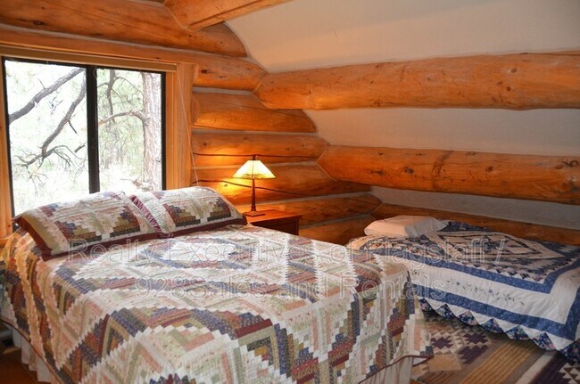 Building Photo - 1500 E Iris Trail