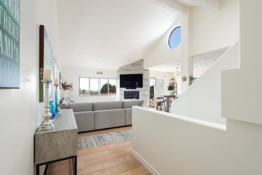 Building Photo - 315 Crocus Ct