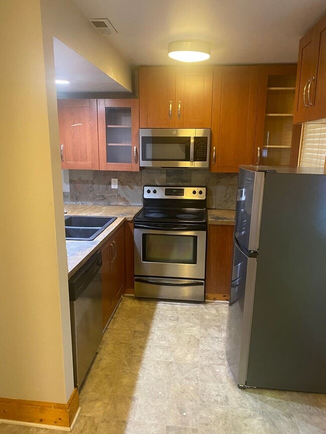 Building Photo - Lovely 2 Bed 1.5 Bath Townhome!