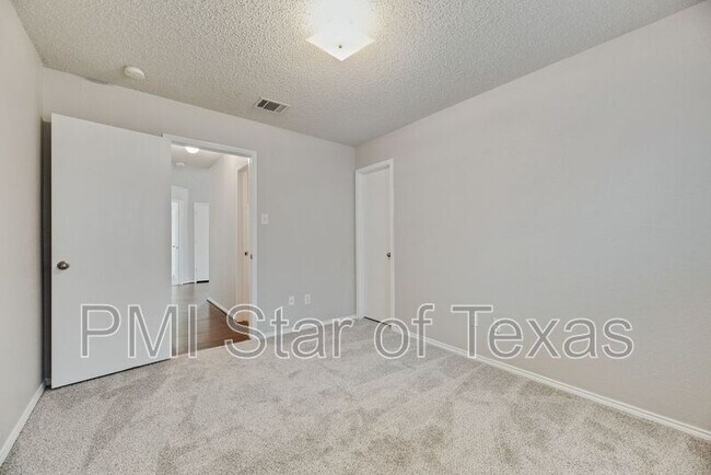 Building Photo - 2061 Bliss Rd