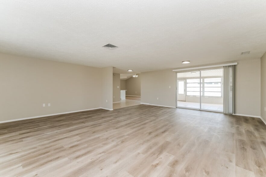 Building Photo - 7043 Fireside Dr