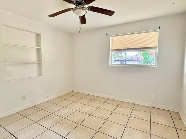 Building Photo - Enjoy the peace and quiet in this secluded home located on private lake!!!