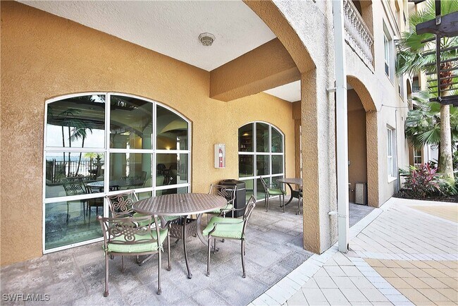 Building Photo - 2825 Palm Beach Blvd
