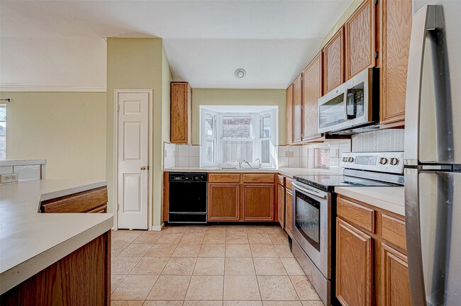 Building Photo - 7030 River Garden Dr