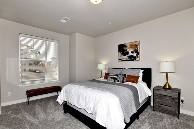 Perfect sized primary suite - 4115 N Park Dr