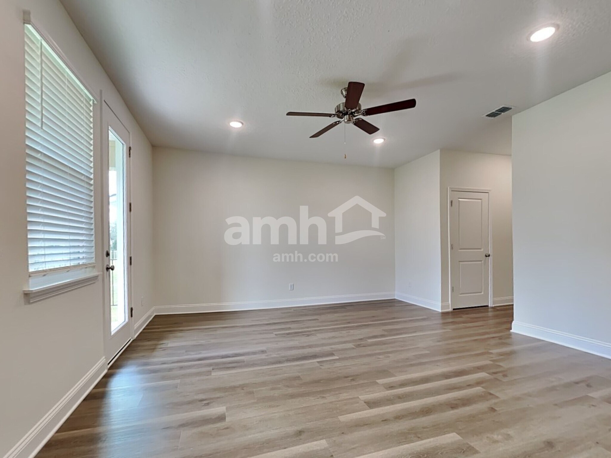 Building Photo - 11632 Hillside Dr