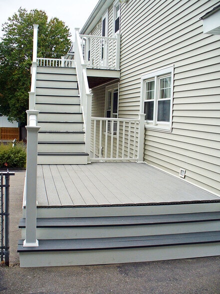 Private deck in back - 216 5th St