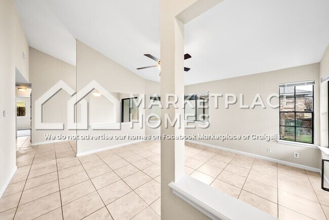 Building Photo - 1001 Greenbriar Loop