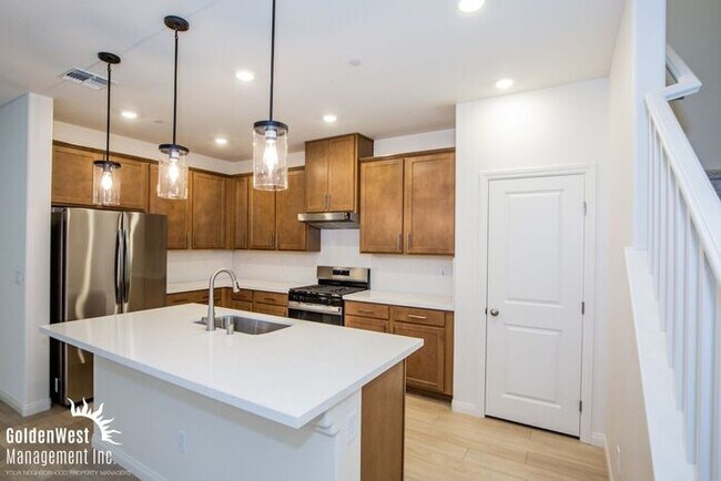 Building Photo - Newly built 3Bdm 2.5Ba Townhome in Summerlin!