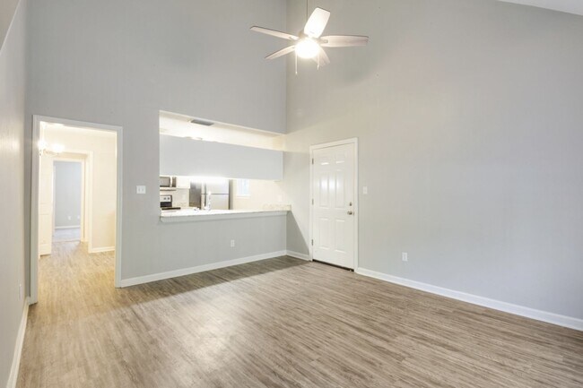Building Photo - 3BR/3BA townhome with new painting and sta...