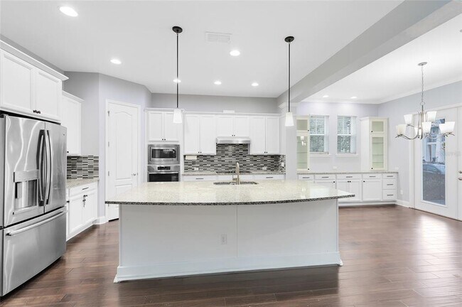 Building Photo - 8450 Laureate Blvd